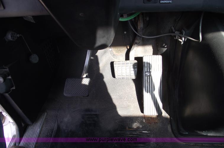 image for item 5457 1995 Volvo WG42T semi truck