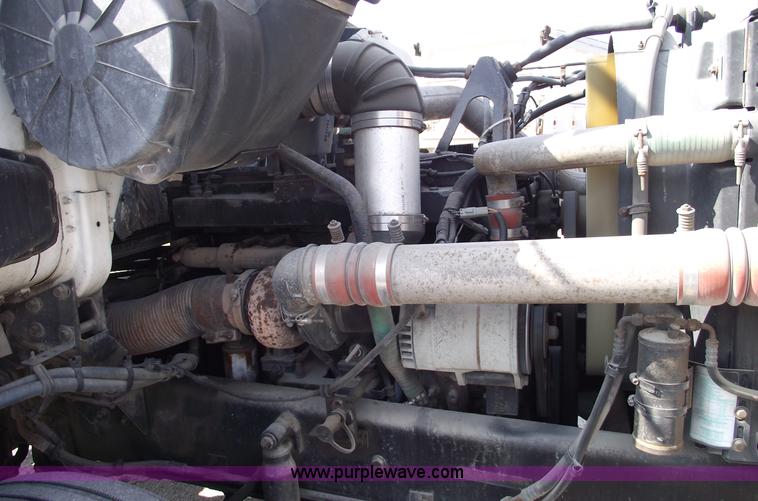 image for item 5457 1995 Volvo WG42T semi truck