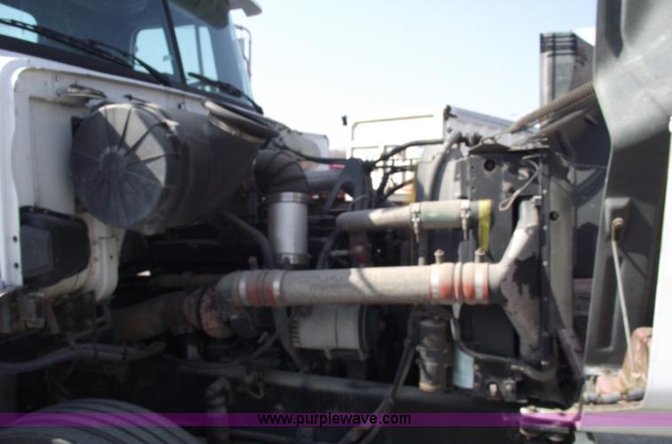 image for item 5457 1995 Volvo WG42T semi truck