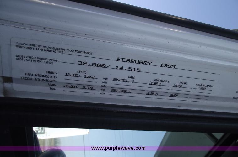 image for item 5457 1995 Volvo WG42T semi truck