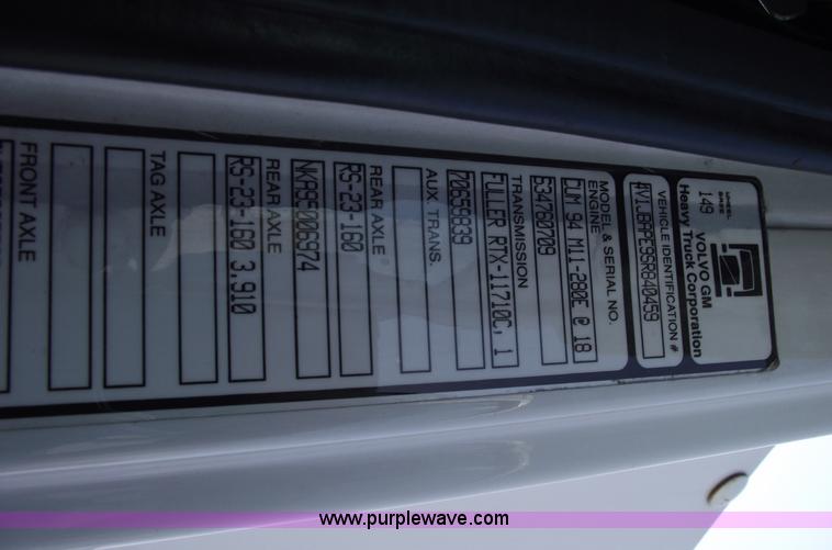 image for item 5457 1995 Volvo WG42T semi truck