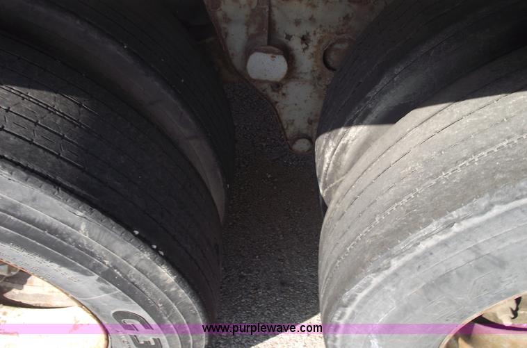 image for item 5460 1983 Fruehauf 48' trailer