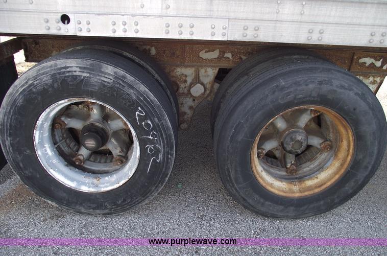 image for item 5460 1983 Fruehauf 48' trailer