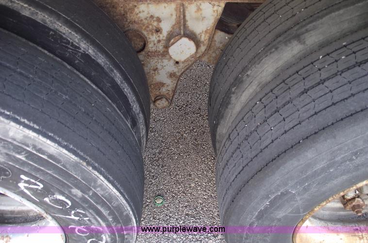 image for item 5460 1983 Fruehauf 48' trailer