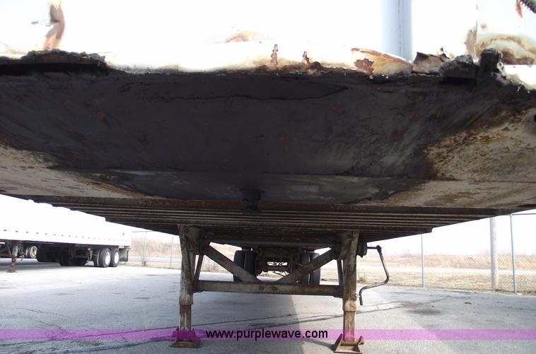 image for item 5460 1983 Fruehauf 48' trailer