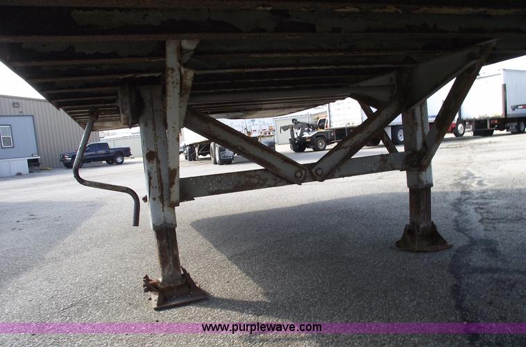 image for item 5460 1983 Fruehauf 48' trailer