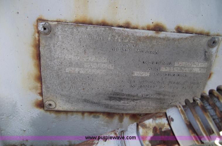 image for item 5460 1983 Fruehauf 48' trailer