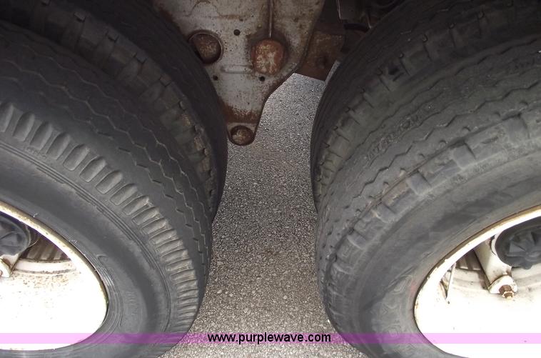 image for item 5461 1985 Fruehauf 48' trailer