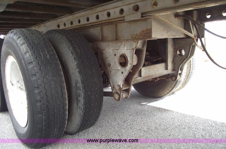 image for item 5461 1985 Fruehauf 48' trailer