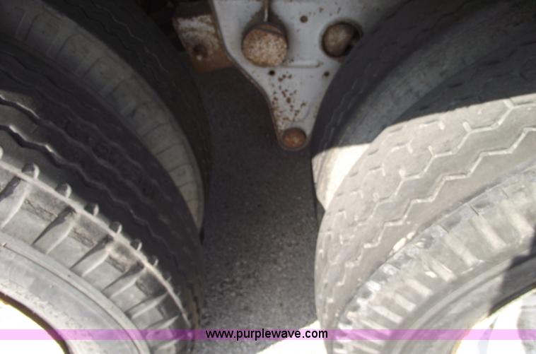 image for item 5461 1985 Fruehauf 48' trailer