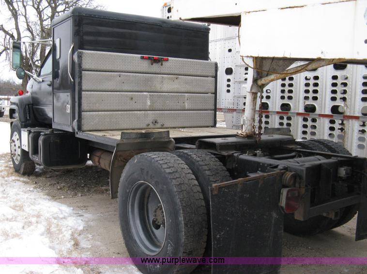 image for item 8182 1993 GMC TopKick SLE truck