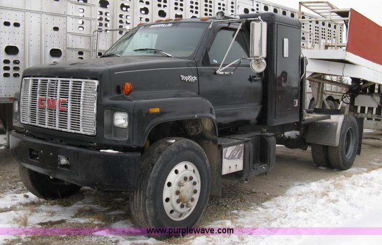 image for item 8182 1993 GMC TopKick SLE truck