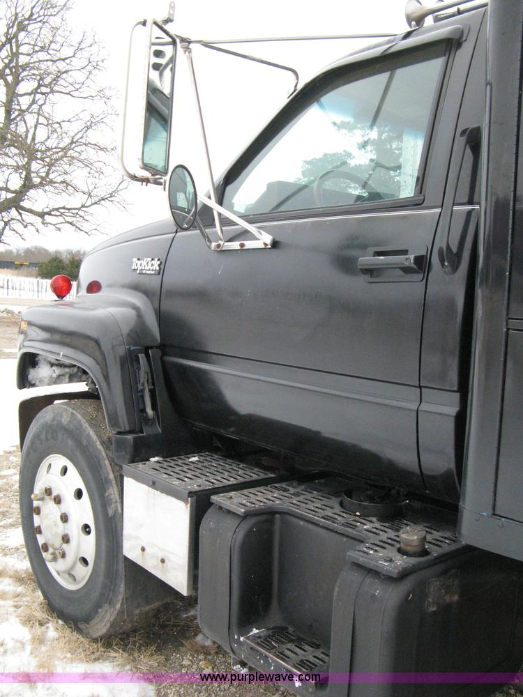 image for item 8182 1993 GMC TopKick SLE truck