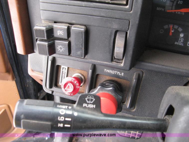 image for item 8182 1993 GMC TopKick SLE truck