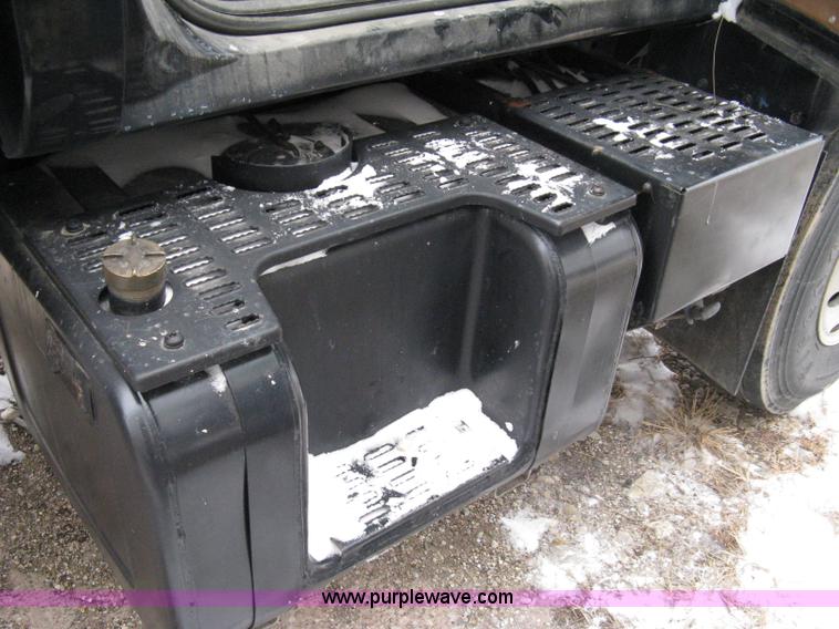 image for item 8182 1993 GMC TopKick SLE truck