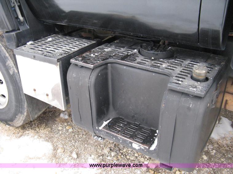 image for item 8182 1993 GMC TopKick SLE truck