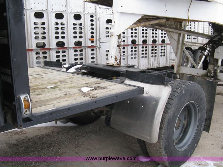 image for item 8182 1993 GMC TopKick SLE truck