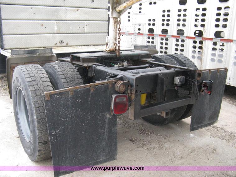 image for item 8182 1993 GMC TopKick SLE truck
