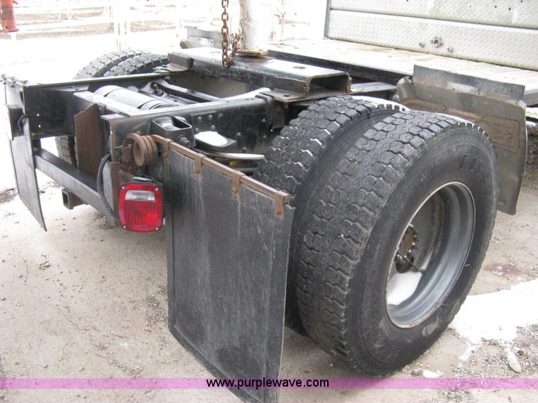 image for item 8182 1993 GMC TopKick SLE truck