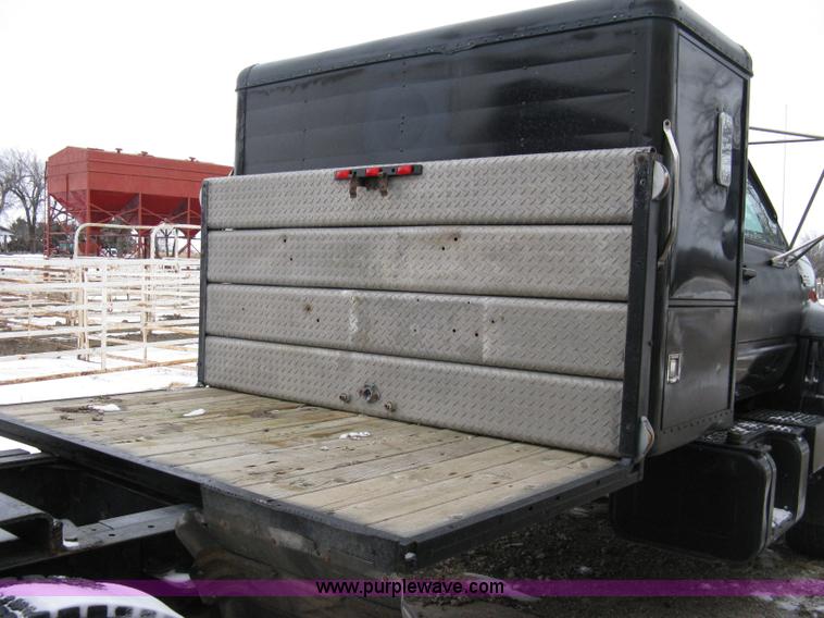 image for item 8182 1993 GMC TopKick SLE truck