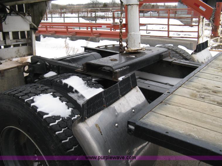 image for item 8182 1993 GMC TopKick SLE truck