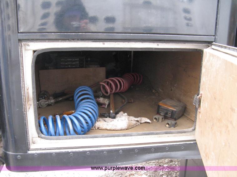 image for item 8182 1993 GMC TopKick SLE truck