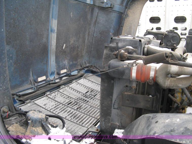 image for item 8182 1993 GMC TopKick SLE truck