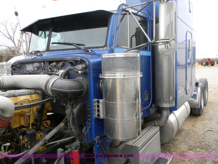 image for item 8183 2000 Peterbilt 379 semi truck