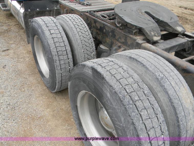 image for item 8183 2000 Peterbilt 379 semi truck