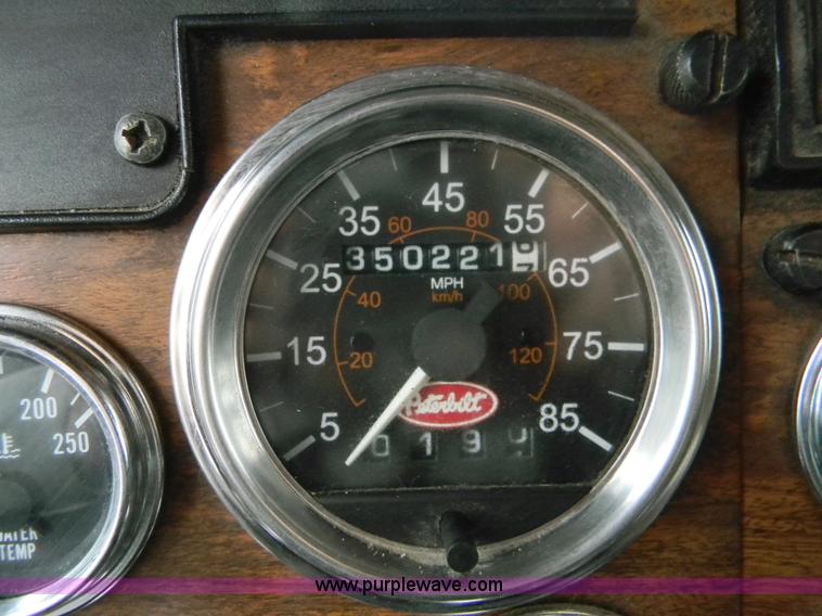 image for item 8183 2000 Peterbilt 379 semi truck