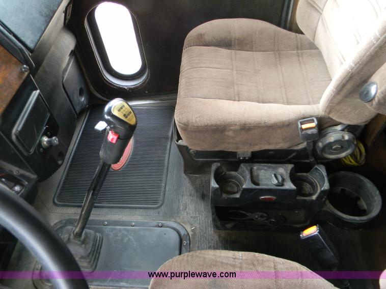 image for item 8183 2000 Peterbilt 379 semi truck