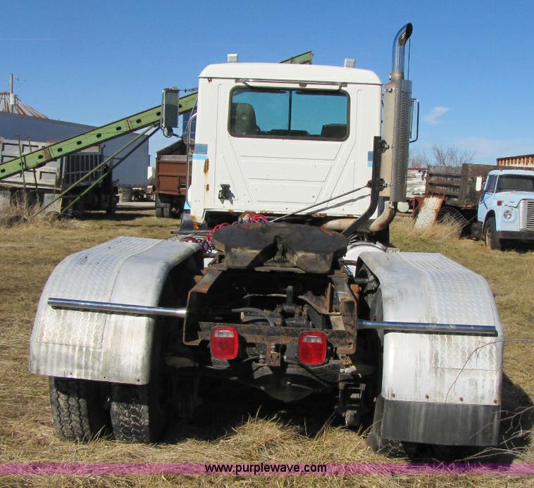 image for item 8383 1990 Mack CH613 semi truck