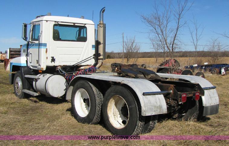 image for item 8383 1990 Mack CH613 semi truck