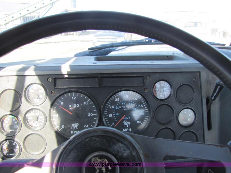 image for item 8383 1990 Mack CH613 semi truck