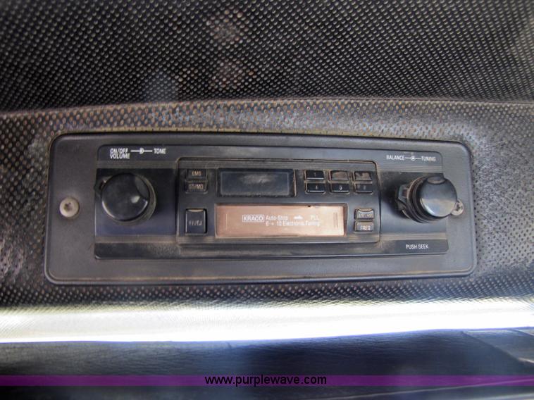 image for item 8383 1990 Mack CH613 semi truck