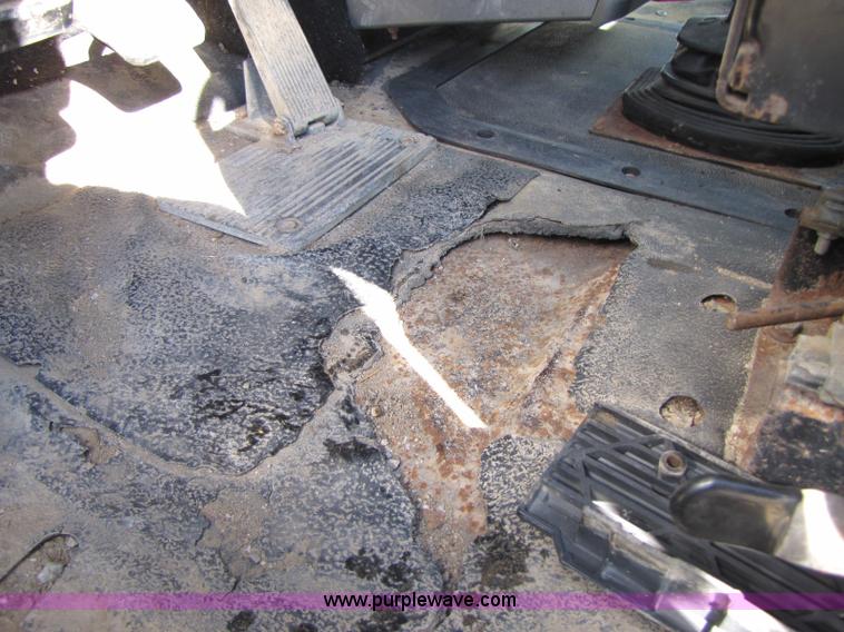 image for item 8383 1990 Mack CH613 semi truck