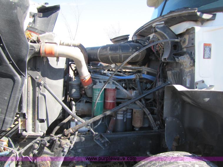 image for item 8383 1990 Mack CH613 semi truck