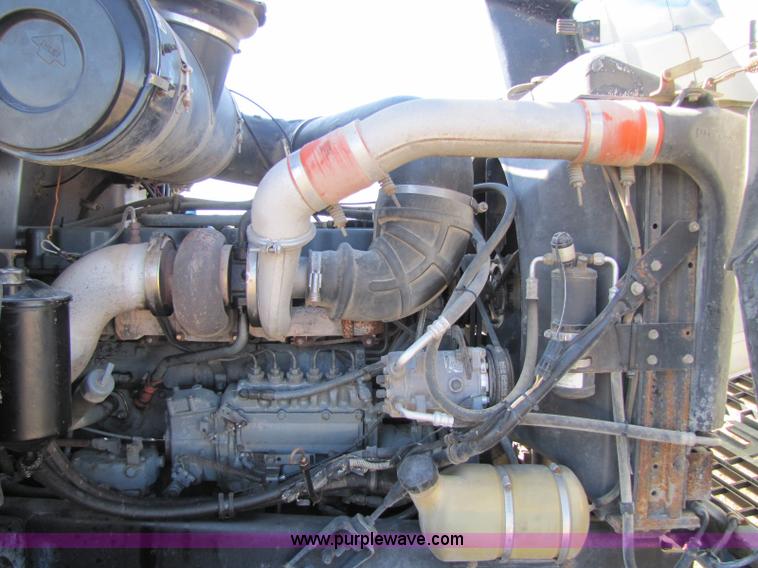 image for item 8383 1990 Mack CH613 semi truck