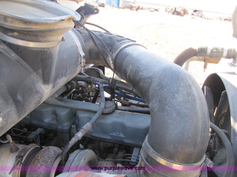 image for item 8383 1990 Mack CH613 semi truck