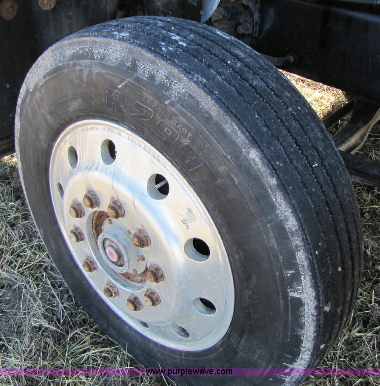 image for item 8383 1990 Mack CH613 semi truck