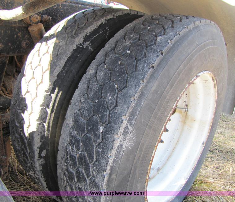 image for item 8383 1990 Mack CH613 semi truck