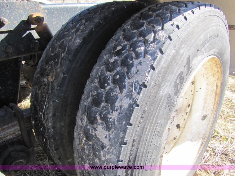 image for item 8383 1990 Mack CH613 semi truck