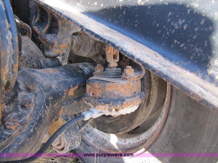 image for item 8383 1990 Mack CH613 semi truck