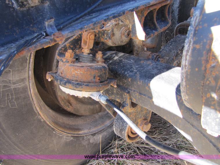 image for item 8383 1990 Mack CH613 semi truck