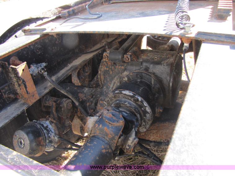 image for item 8383 1990 Mack CH613 semi truck