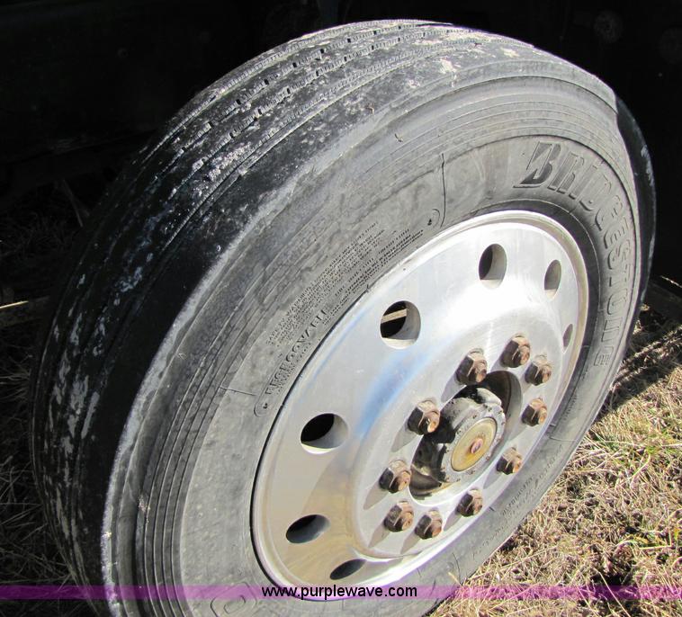 image for item 8383 1990 Mack CH613 semi truck