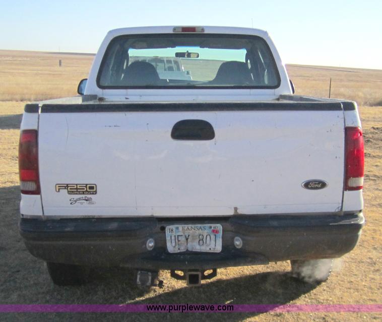 image for item 3405 2003 Ford F250 XL Super Duty super cab pickup truck
