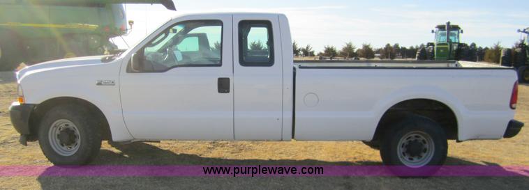 image for item 3405 2003 Ford F250 XL Super Duty super cab pickup truck