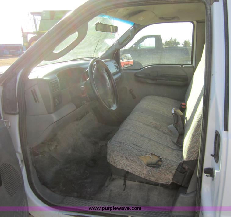 image for item 3405 2003 Ford F250 XL Super Duty super cab pickup truck