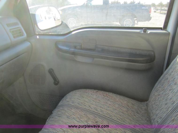 image for item 3405 2003 Ford F250 XL Super Duty super cab pickup truck